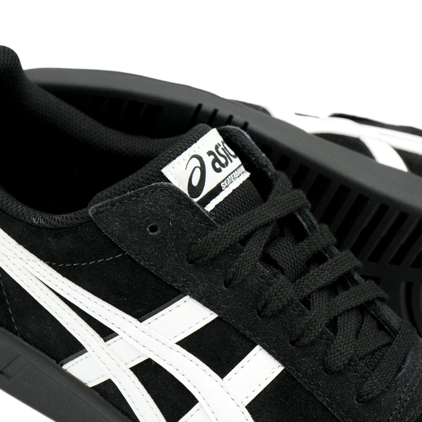 Asics Gel-Vickka Pro - Black/Bright White