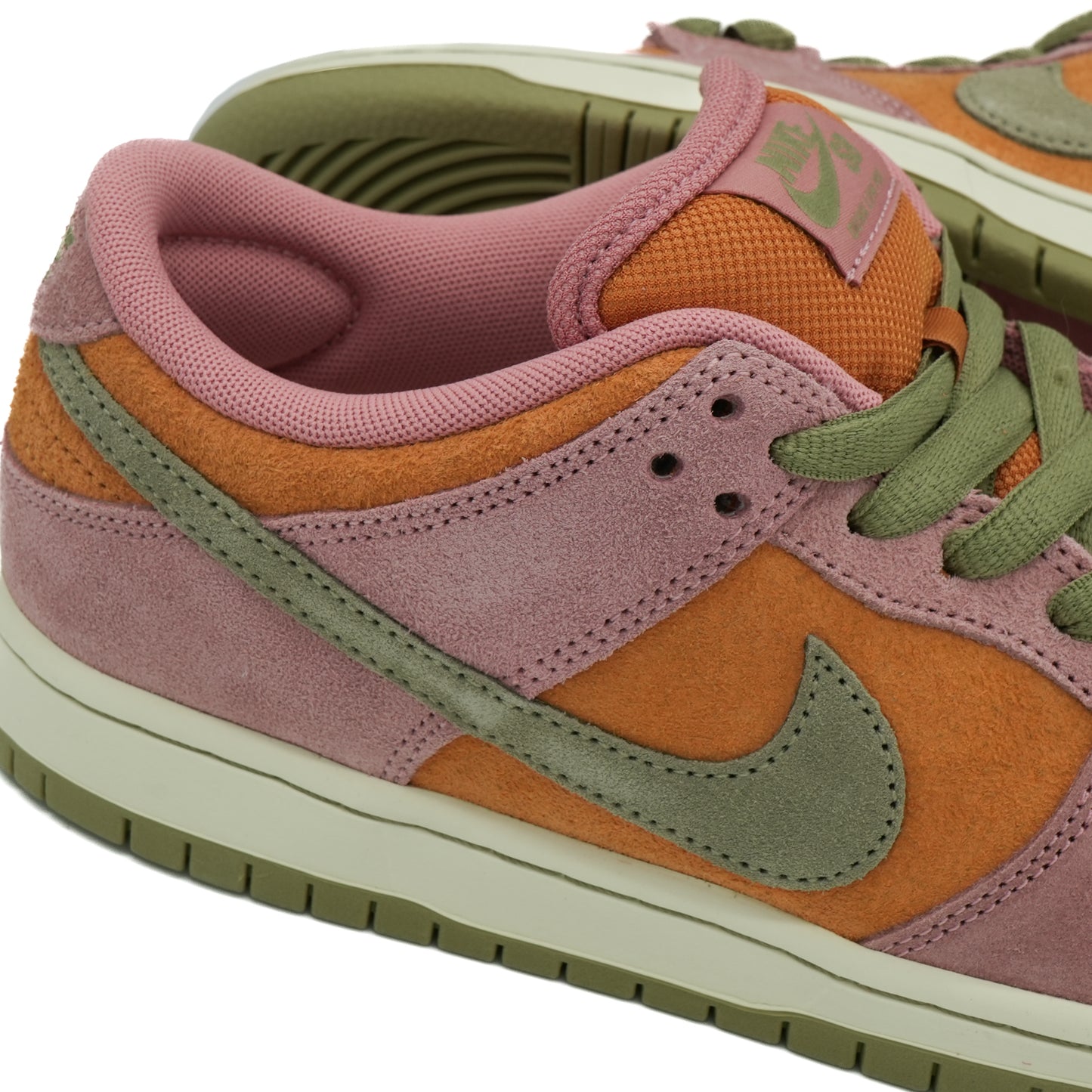 Nike SB Dunk Low Pro - Pink Stardust / Neutral Olive