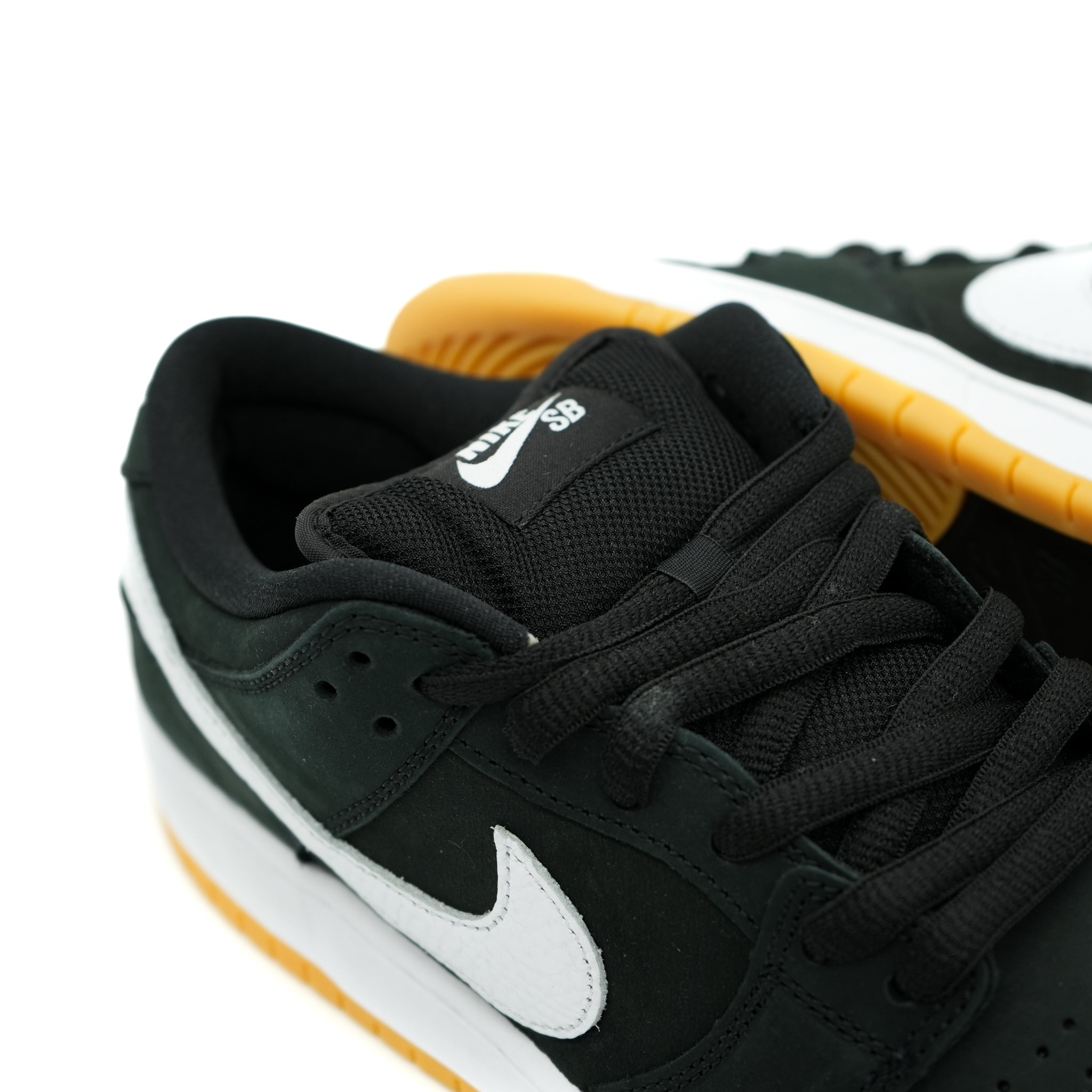 Nike sb black and gum best sale