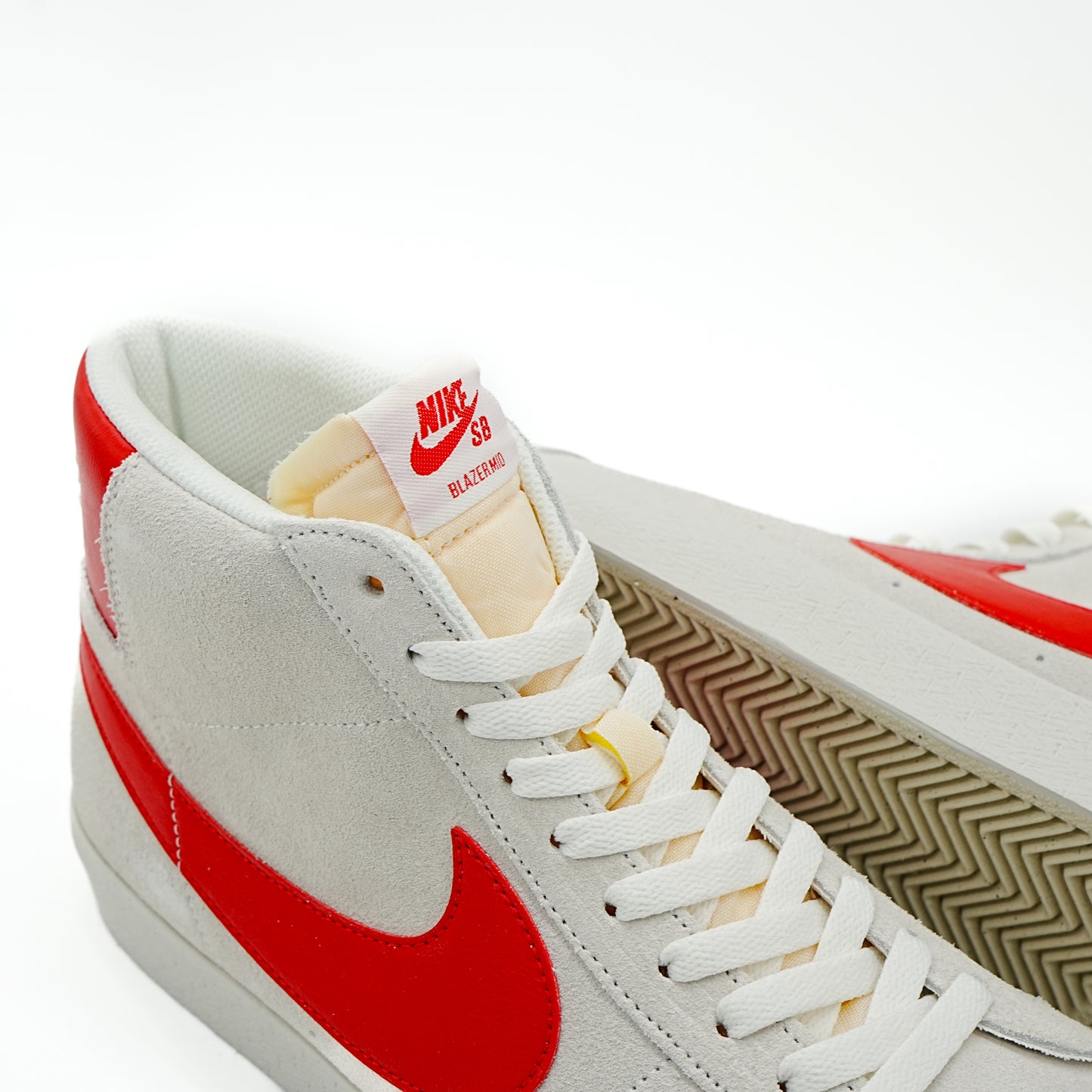 Nike SB Zoom Blazer Mid- Summit White/University Red