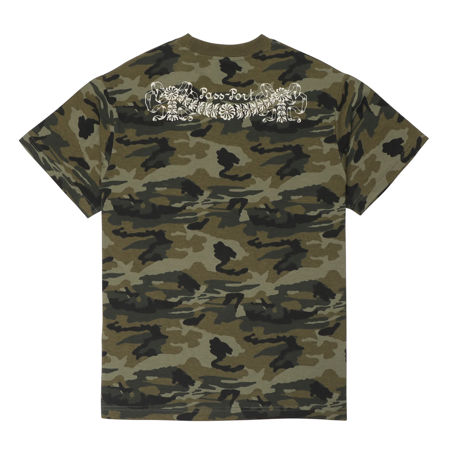 Passport Kollaasi Tee - Woodland Camo
