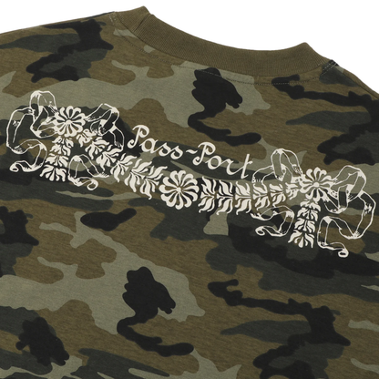 Passport Kollaasi Tee - Woodland Camo