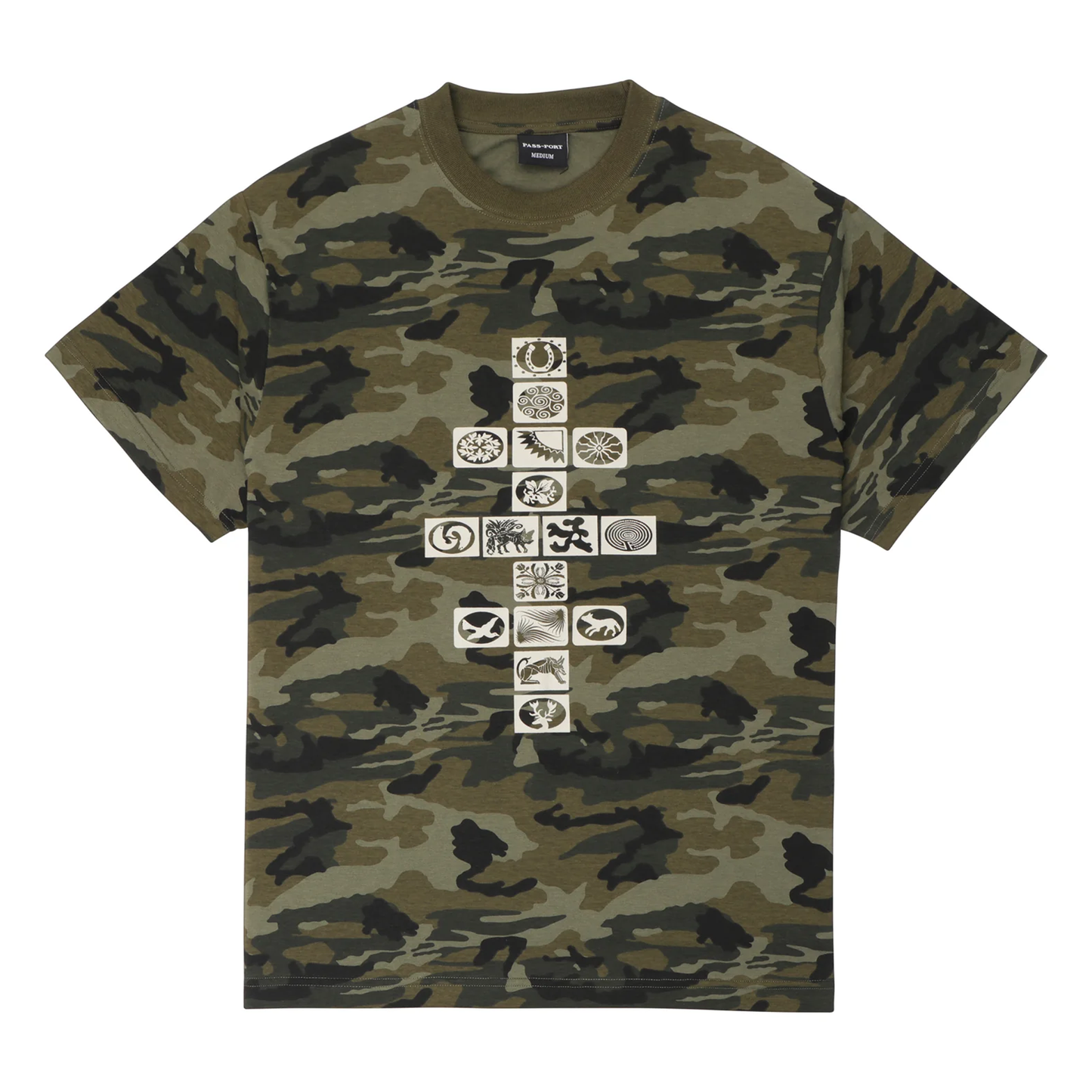 Passport Kollaasi Tee - Woodland Camo