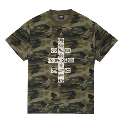 Passport Kollaasi Tee - Woodland Camo